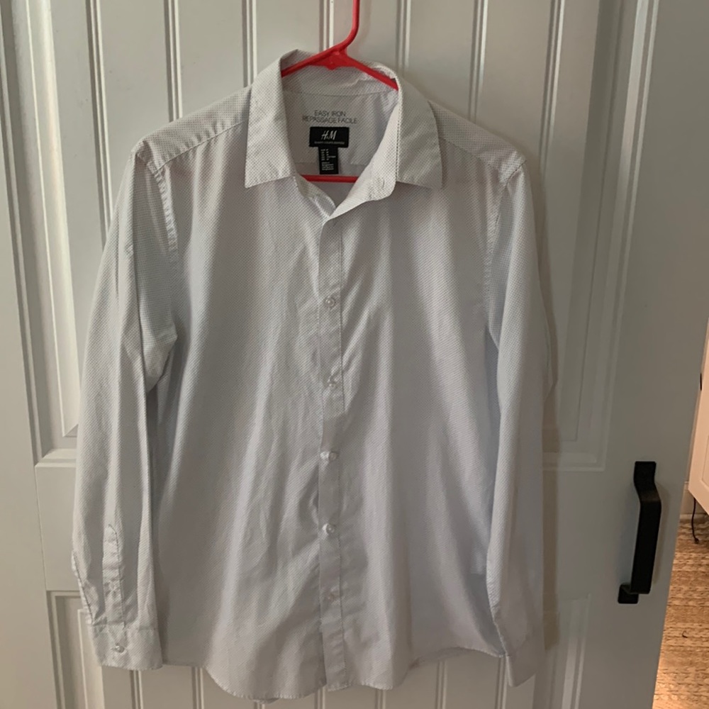 H&M men’s button up dress shirt. Size M.